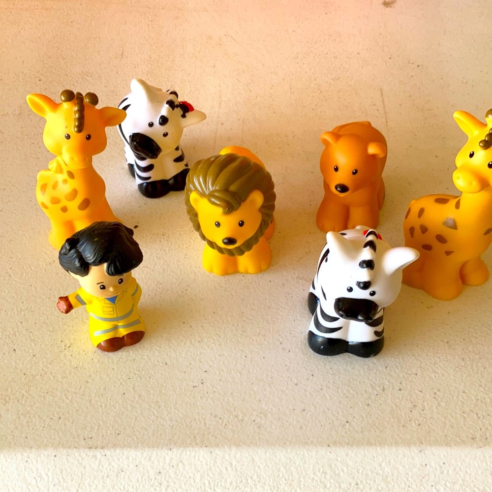 Fisher price little people figurines